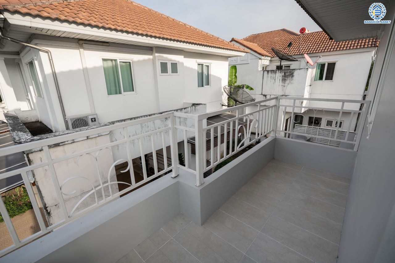 บ้านมือสองตกแต่งใหม่ โครงการ เพอร์เฟคเพลส ราชพฤกษ์ บ้านเดี่ยว จากแบรนด์ Property Perfect เนื้อที่ 56.2 ตร.ว. ฟังก์ชัน 3 ห้องนอน 3 ห้องน้ำ  1 ห้องอเนกประสงค์ จอดรถได้ 2 คัน กับทำเลโซนเมือง ที่เชื่อมต่อหลากหลายเส้นทาง หน้าโครงการติดถ.ราชพฤกษ์ ใกล้รถไฟฟ้าสถานี "บางรักน้อยท่าอิฐ"